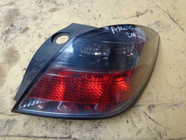 FEU ARRIERE DROIT OPEL ASTRA H 3 PORTES 3/2005-2010 GTC - Vue 1